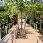 Family Pet Friendly Apartment 3 Minute Walk To Miami Beach With Free Parking